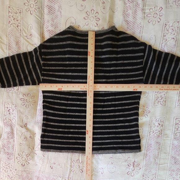 Eileen Fisher P/S striped black/gray pullover - Picture 4 of 5